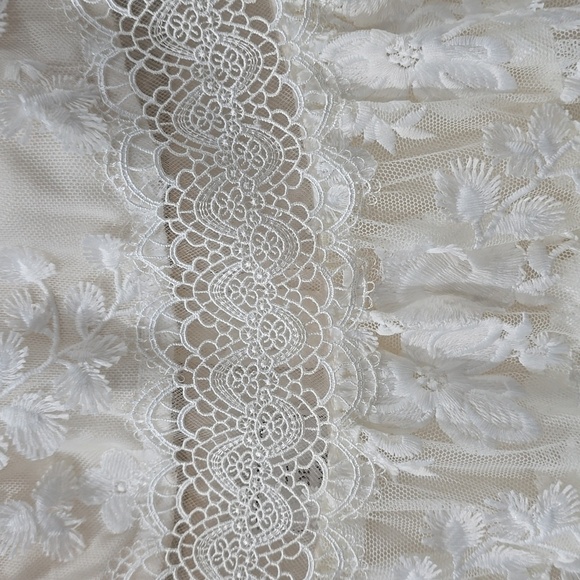 DB Studio Nwt 3D Soft White Floral Lace V-Neck Short Dress, Size 12 - Picture 10 of 16